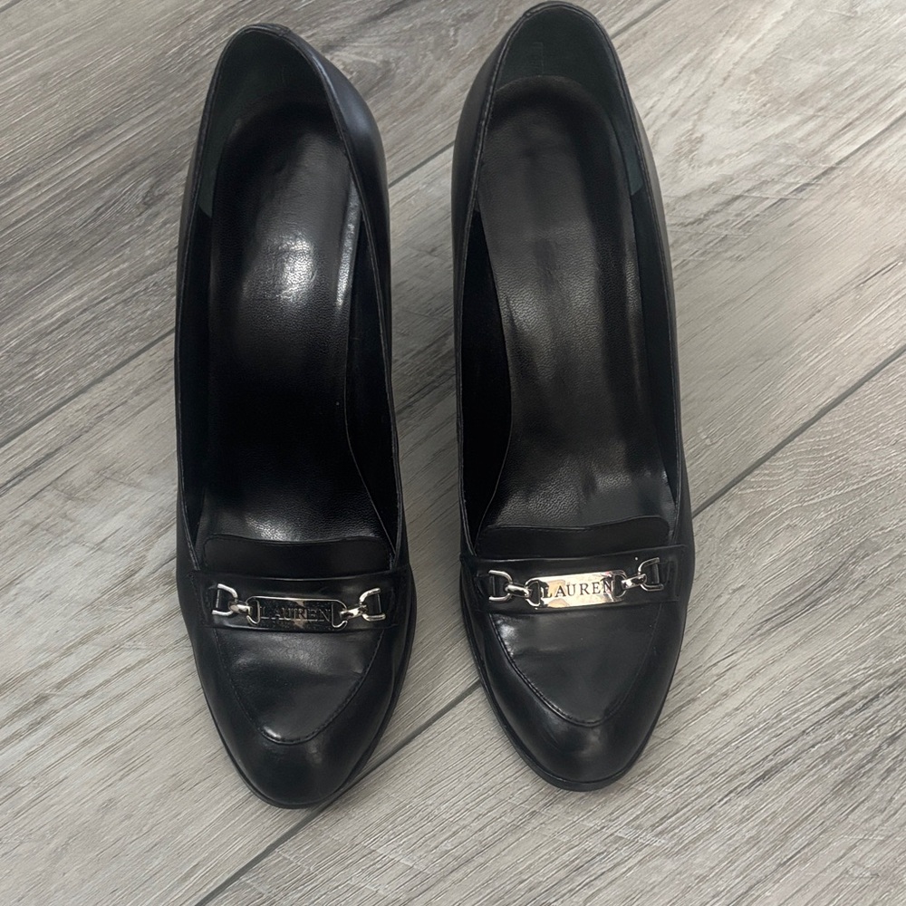 Ralph Lauren Black Leather Pumps with Signature Chain